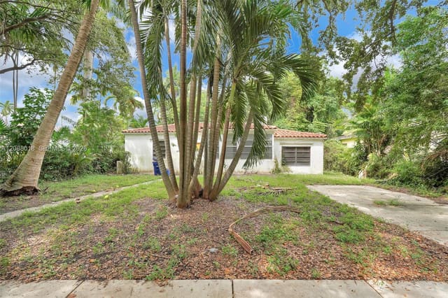 424 Minola Drive, Miami Springs, FL 33166