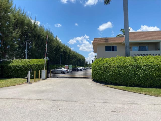 14500 SW 88th Avenue 224, Palmetto Bay, FL 33176