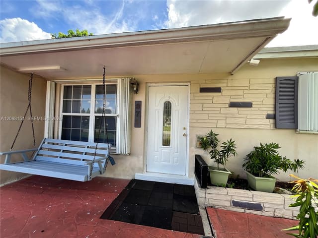 371 SW 67th Terrace, Pembroke Pines, FL 33023