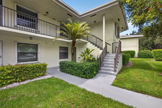 1701 Sabal Ridge Circle D, Palm Beach Gardens, FL 33418