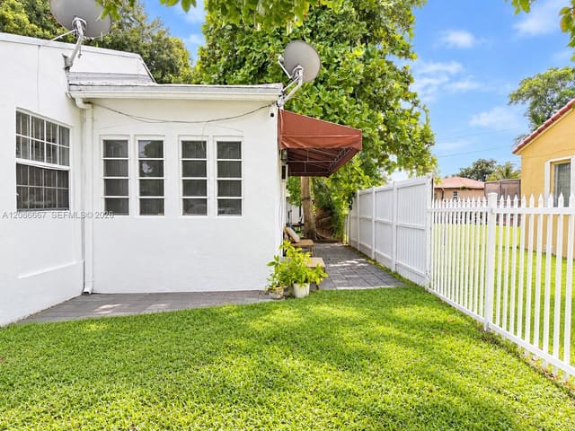 9260 Little River Boulevard B, Miami, FL 33147