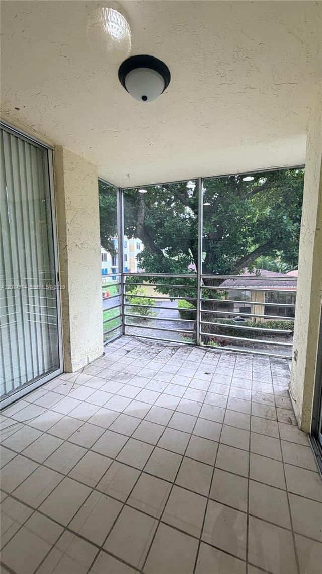 17890 W Dixie Hwy 215 Highway 215, North Miami Beach, FL 33160