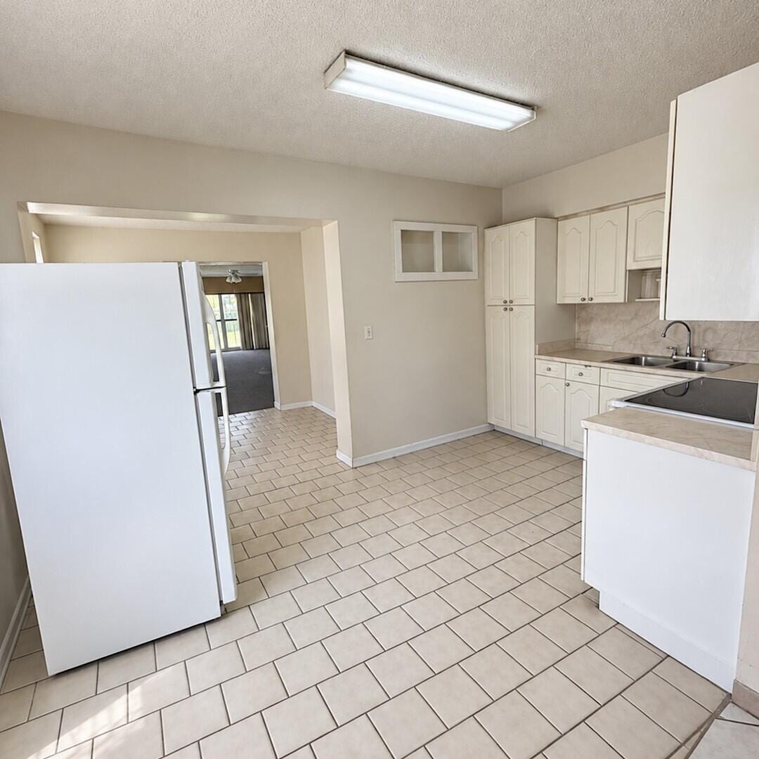 915 RUTLAND Street — photo 5