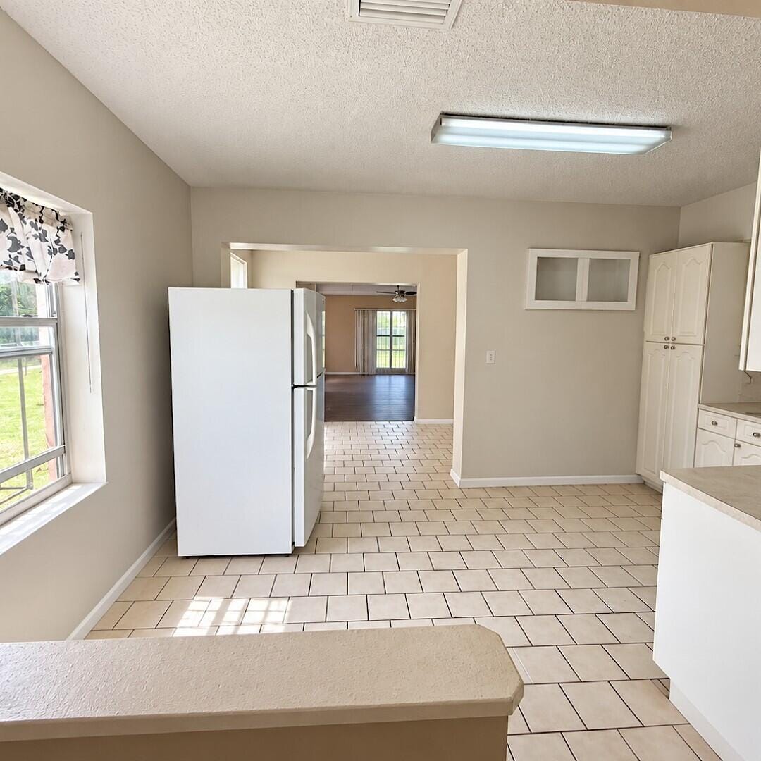 915 RUTLAND Street — photo 6