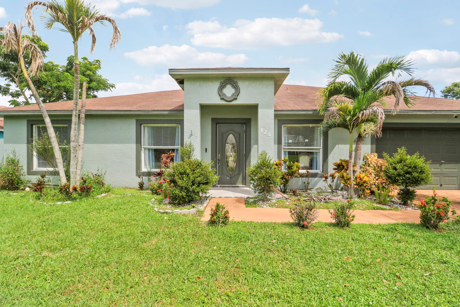 825 SE Cavern Avenue — photo 1