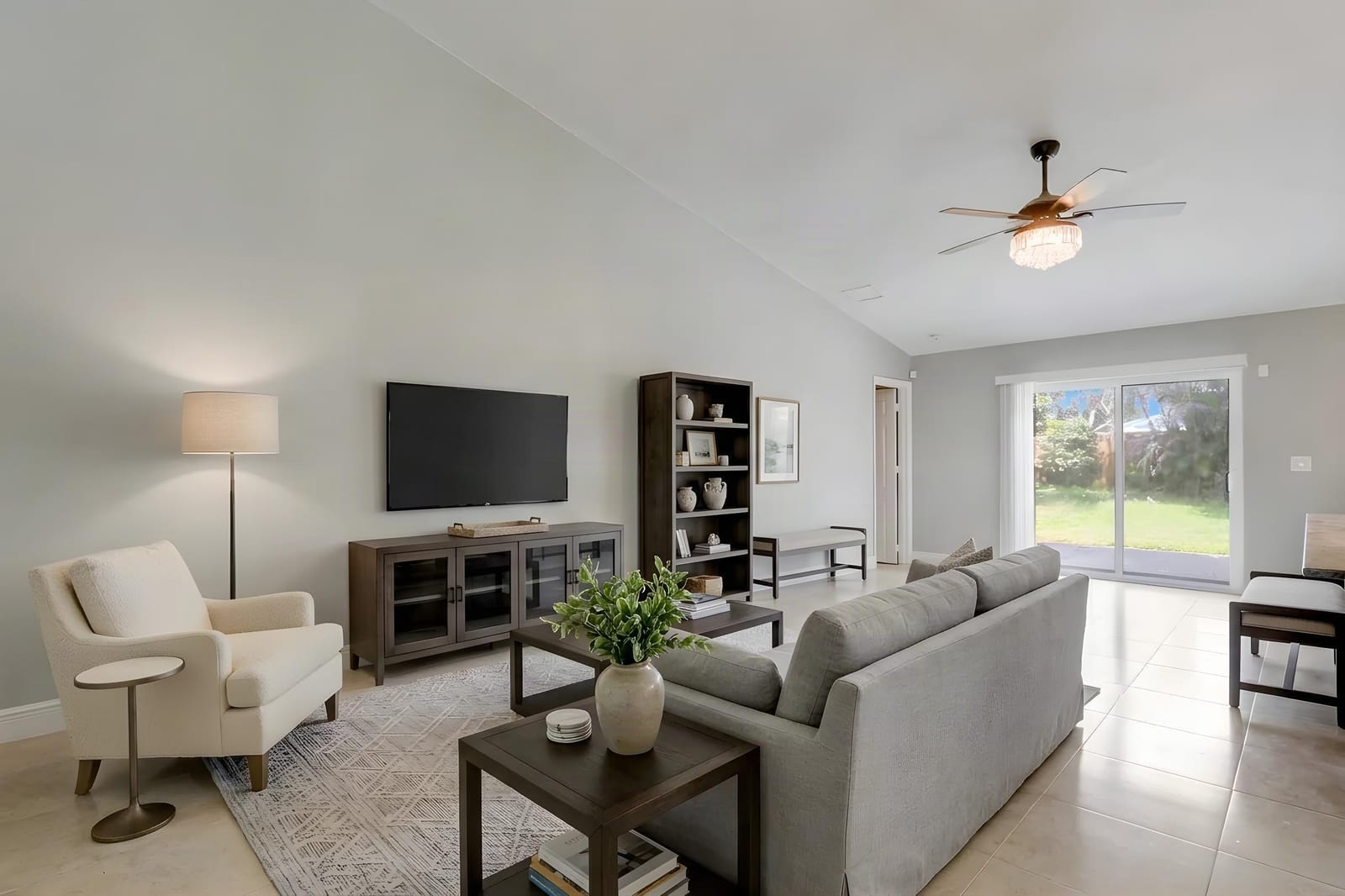 825 SE Cavern Avenue — photo 9
