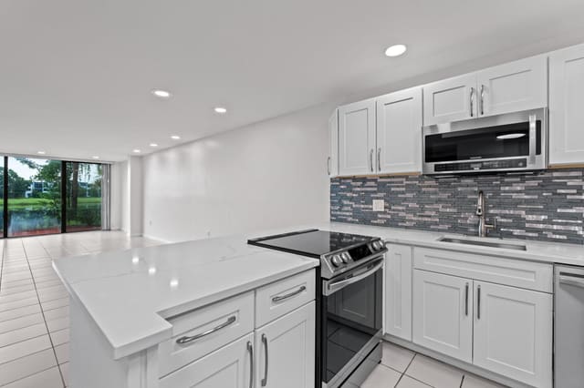 4822 ESEDRA Court 106, Lake Worth, FL 33467