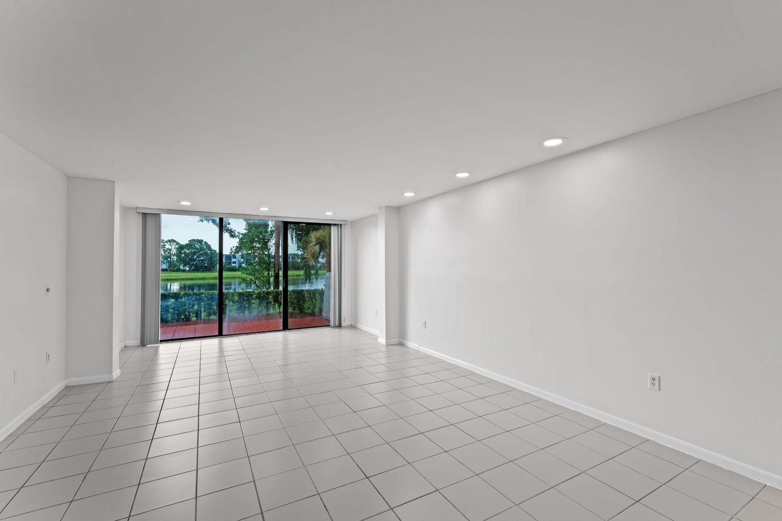 4822 ESEDRA Court 106, Lake Worth, FL 33467 photo 8