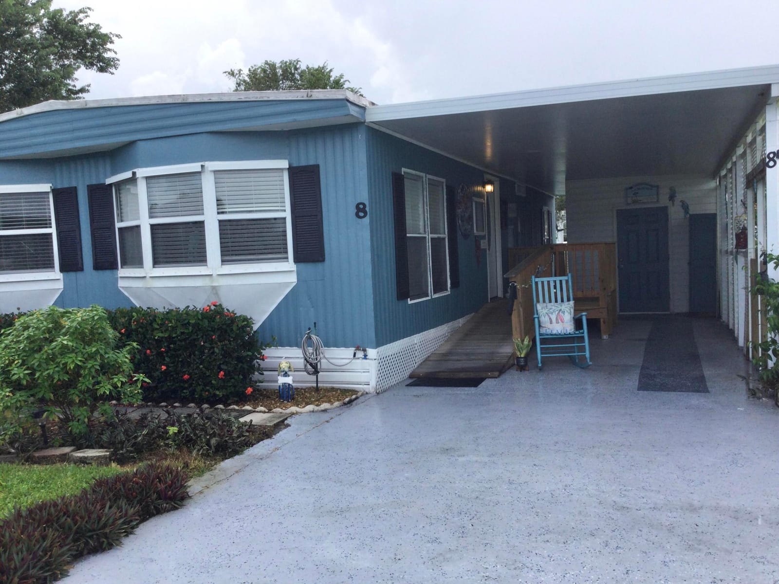 8 Santa Fe Lane — photo 1
