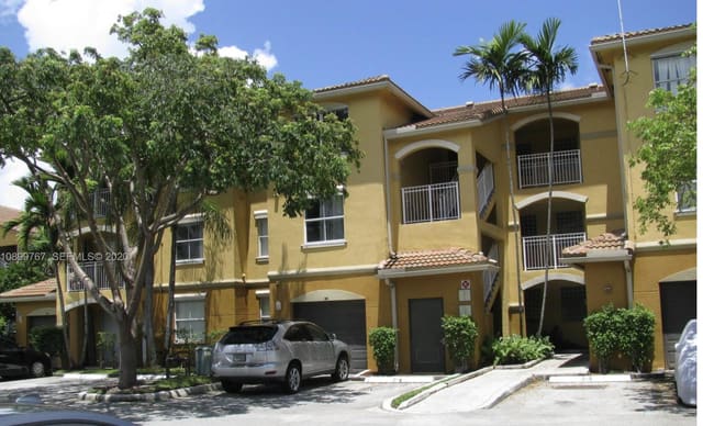155 NW 96TH Terrace Bldg 2 apt 302, Pembroke Pines, FL 33024