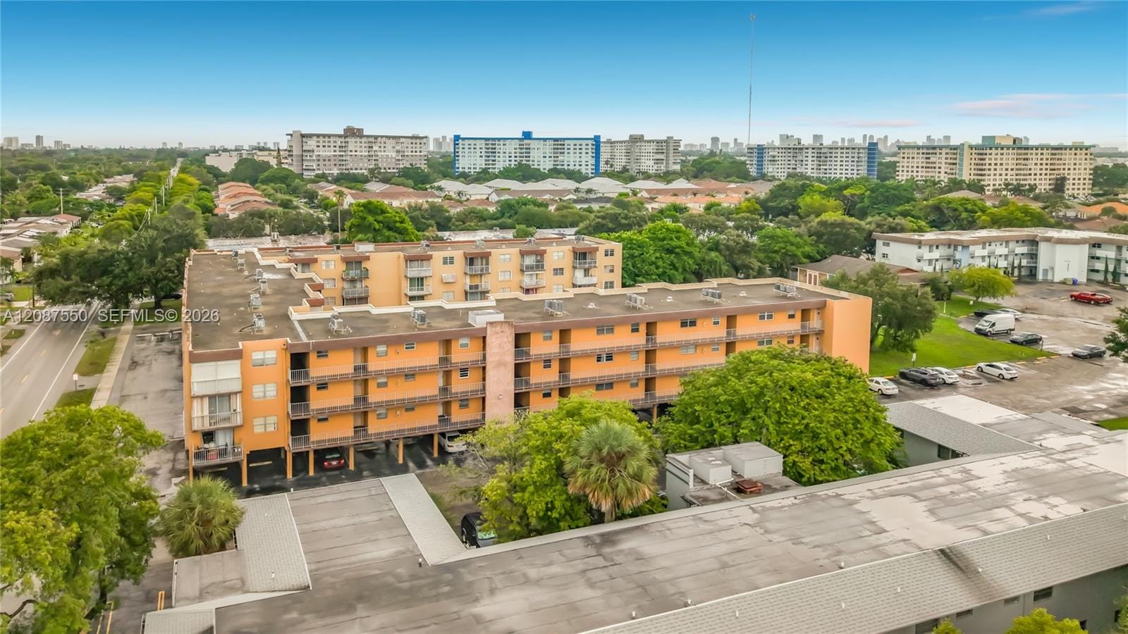 1600 Tallwood Avenue 204, Hollywood, FL 33021 photo 2
