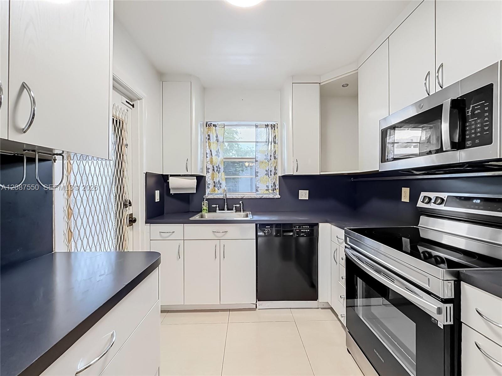 1600 Tallwood Avenue 204, Hollywood, FL 33021 photo 11