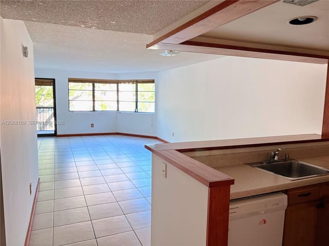 20860 San Simeon Way 303-6, Miami, FL 33179