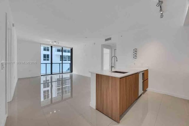 201 SW 17th Road 302, Miami, FL 33129