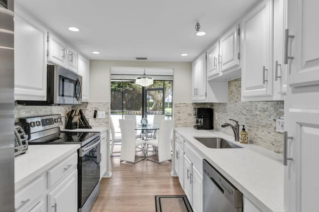 899 Jeffery Street 109, Boca Raton, FL 33487