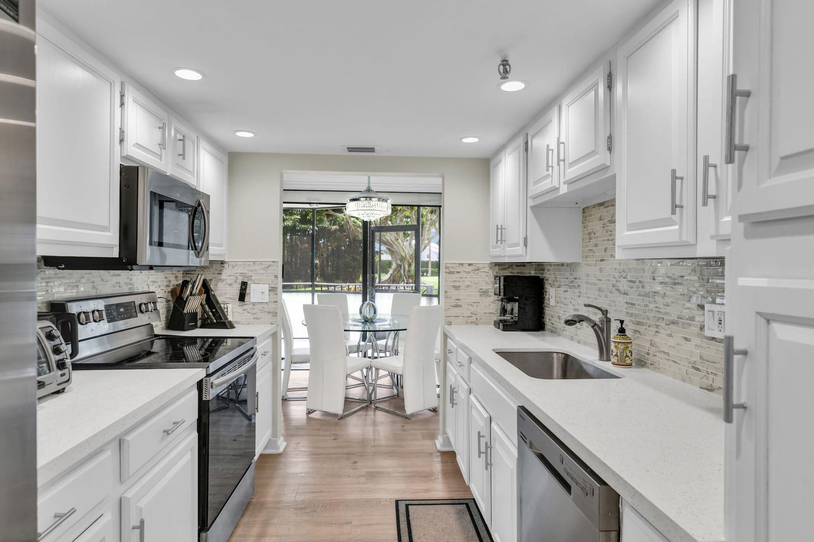 899 Jeffery Street 109 — photo 1
