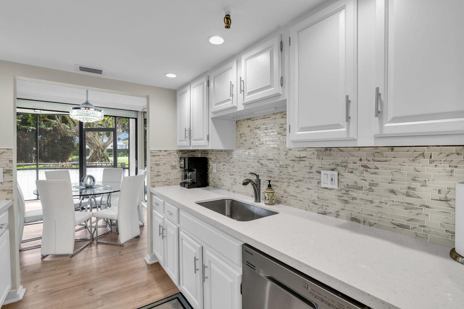 899 Jeffery Street 109 — photo 3