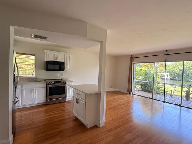 342 Southwind Drive 101, North Palm Beach, FL 33408