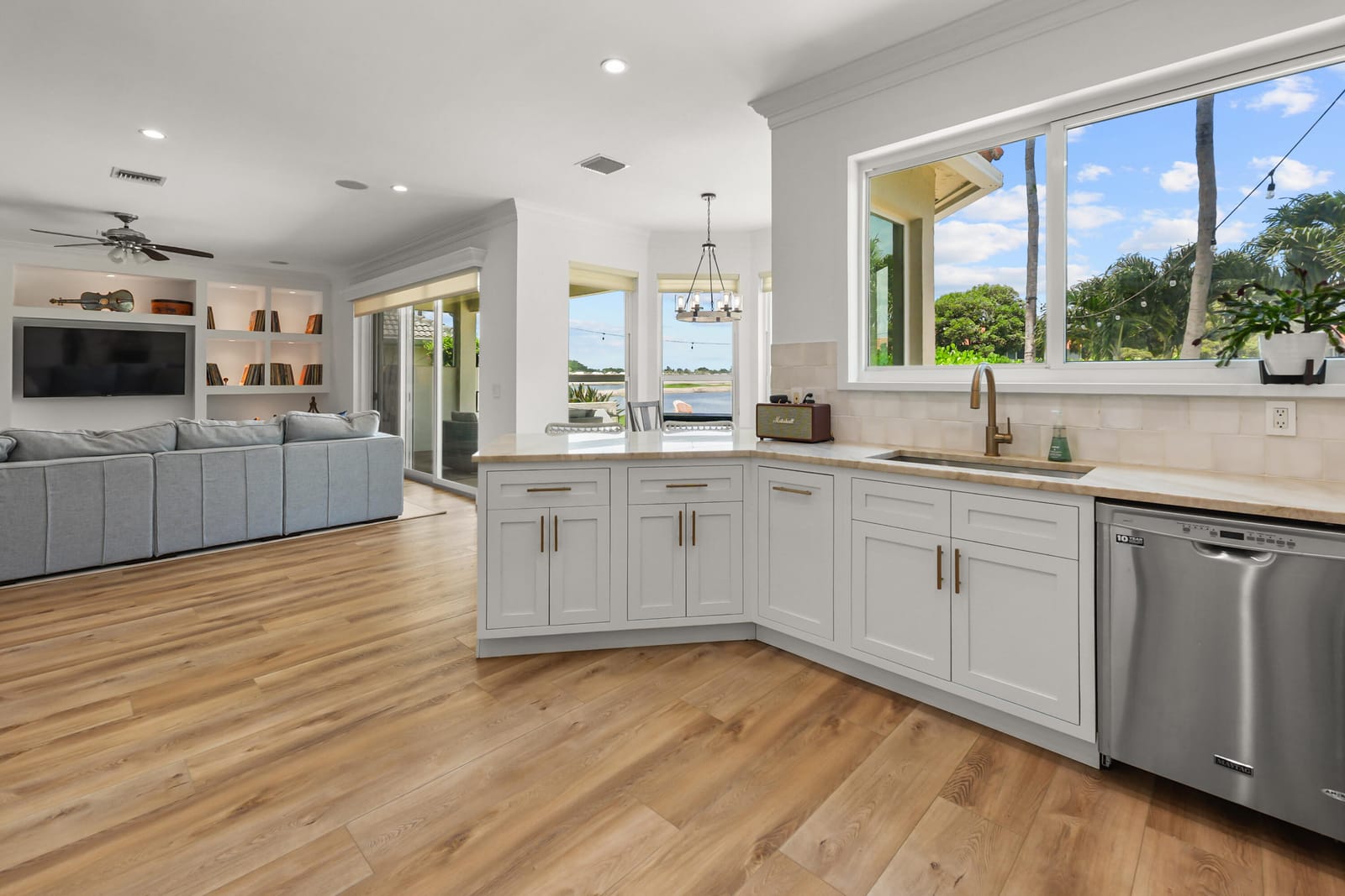 1237 Avondale Lane, West Palm Beach, FL 33409 photo 10