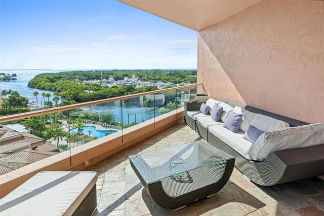 60 Edgewater Drive 9D, Coral Gables, FL 33133