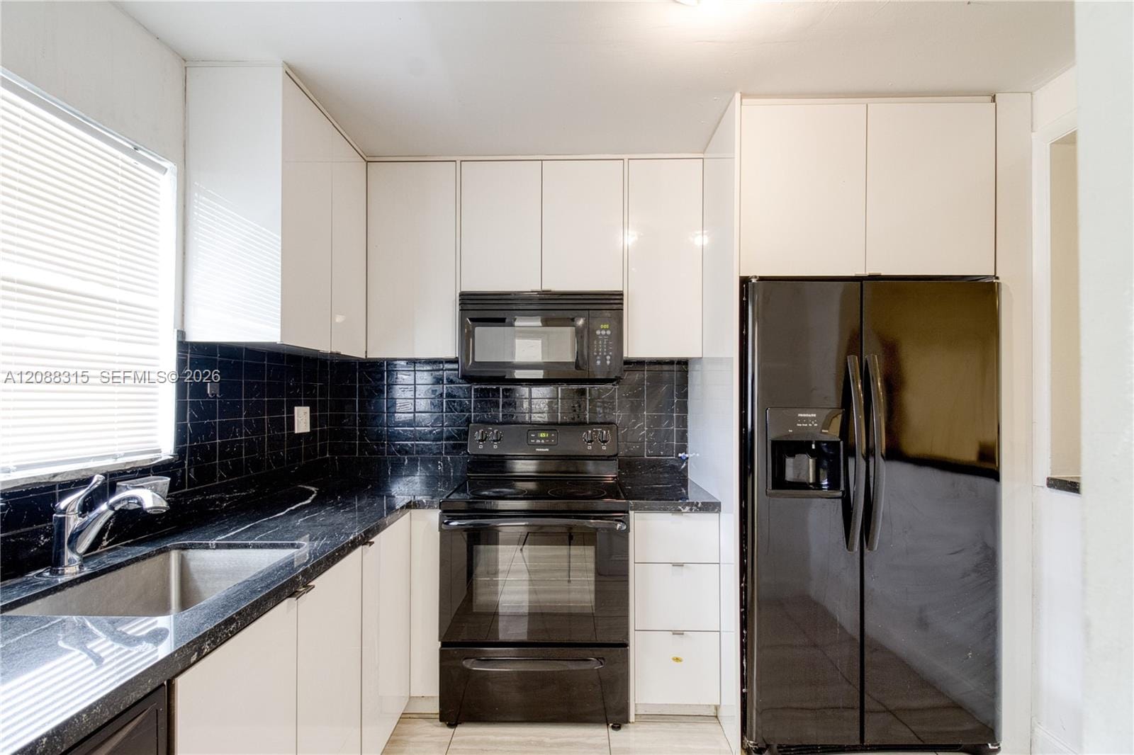 5160 SW 40th Avenue 4D — photo 3