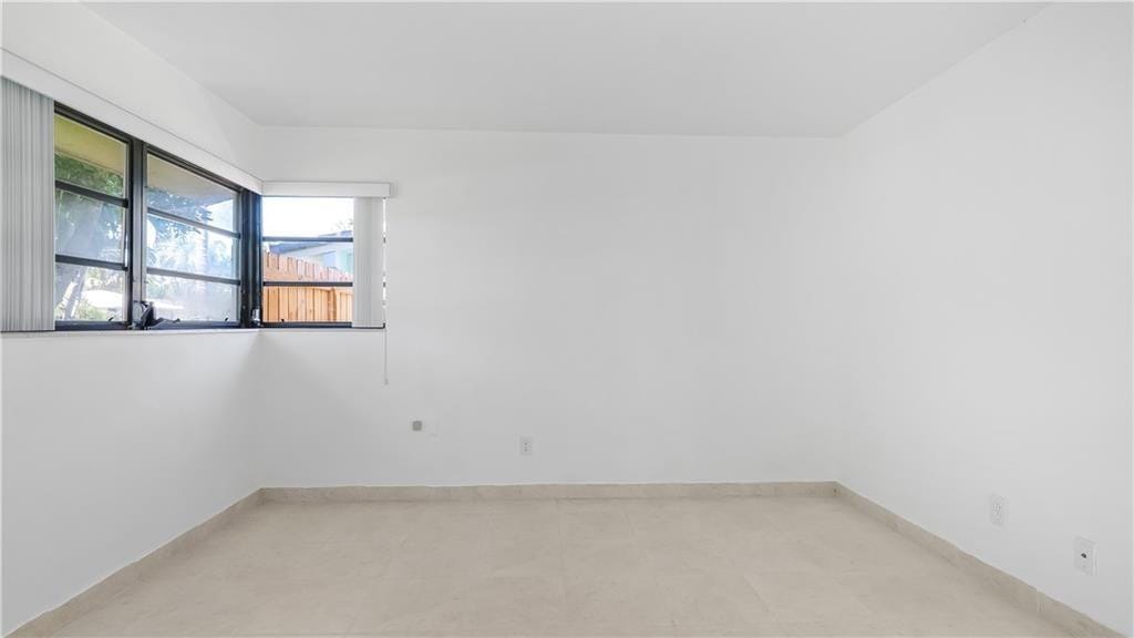 2161 NE 35TH Street — photo 11