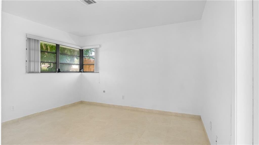 2161 NE 35TH Street — photo 10