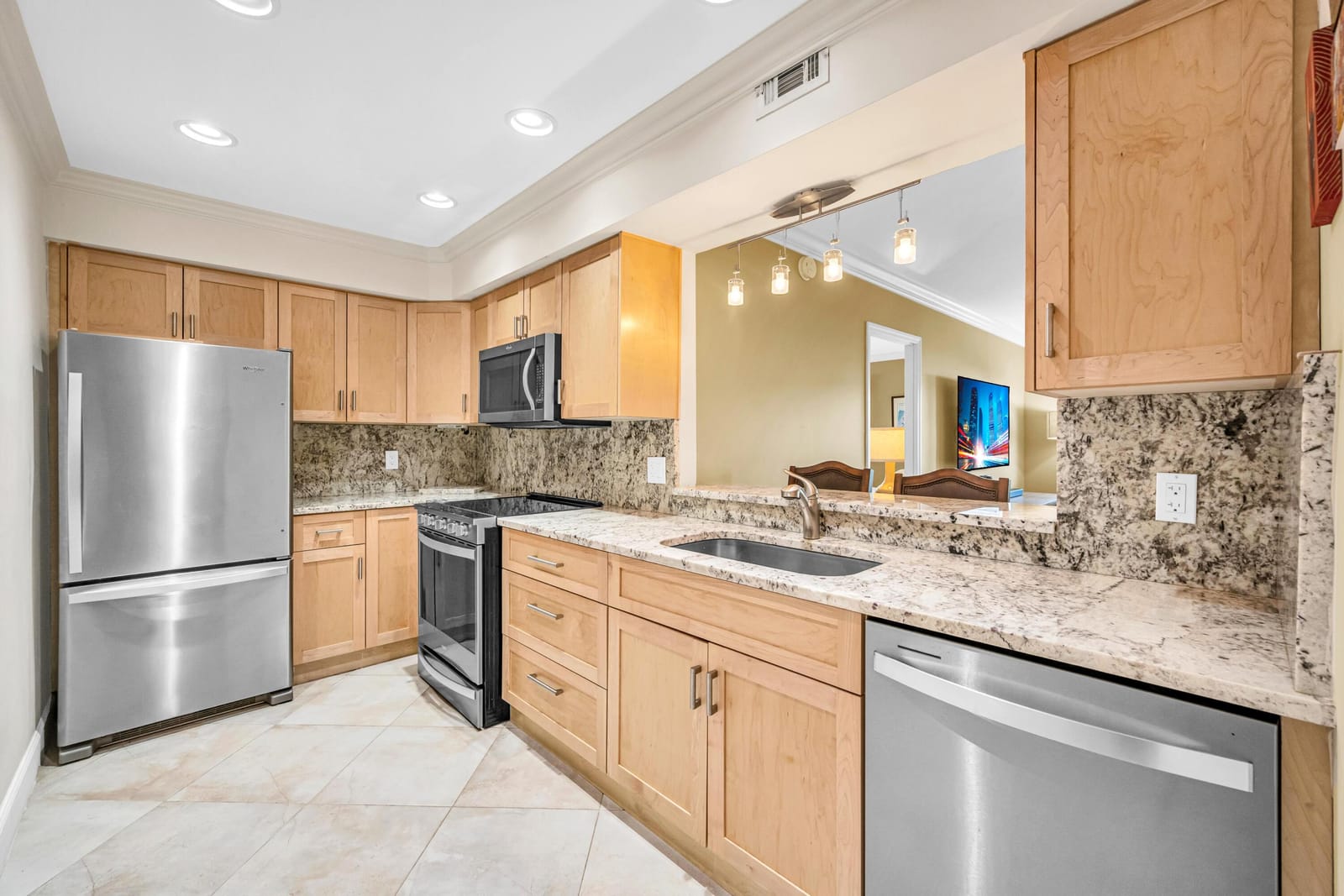 615 NE 12th Avenue 301 — photo 9