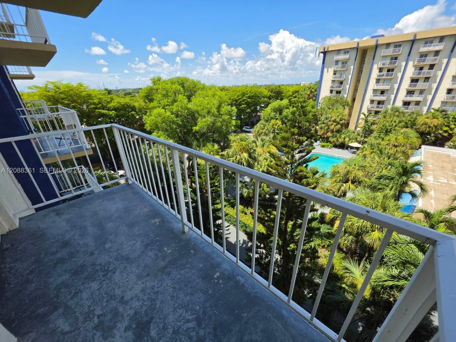 4550 NW 9th Street 605E
