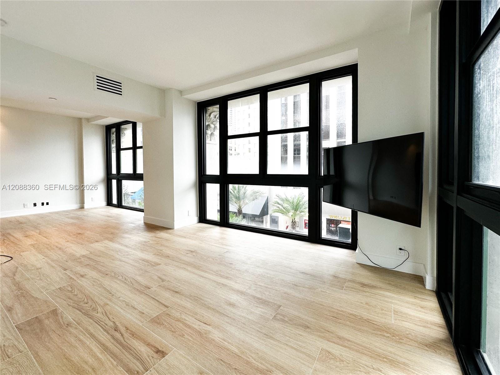 111 E Flagler Street 304, Miami, FL 33131 photo 2