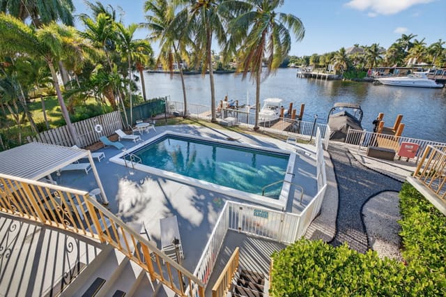 1821 MIDDLE RIVER Drive 7, Fort Lauderdale, FL 33305
