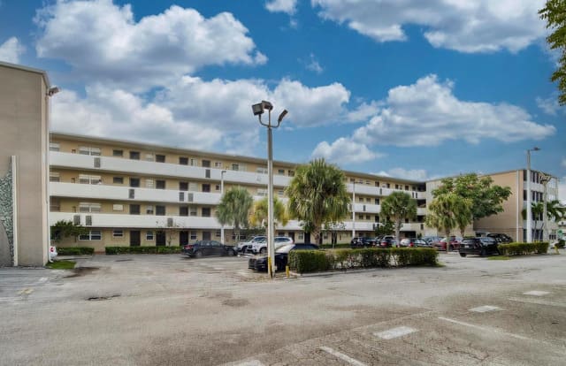 1690 NE 191st Street 405-1, North Miami Beach, FL 33179