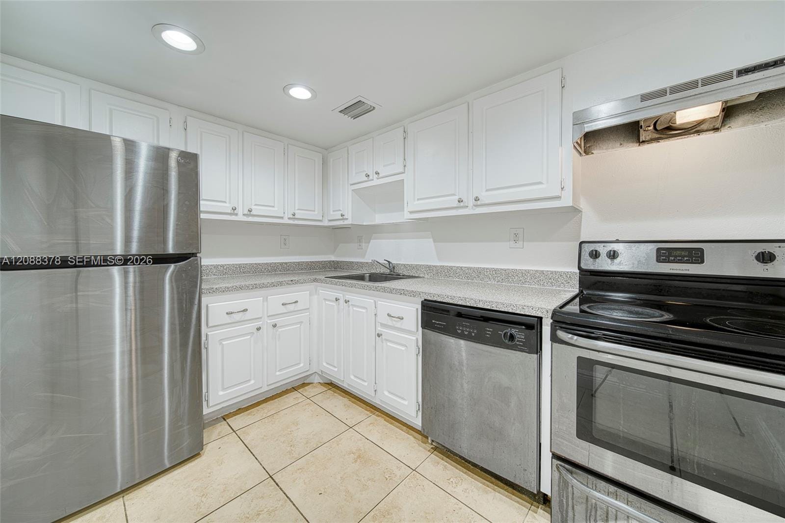 1805 Sans Souci Boulevard 122, North Miami, FL 33181 photo 2