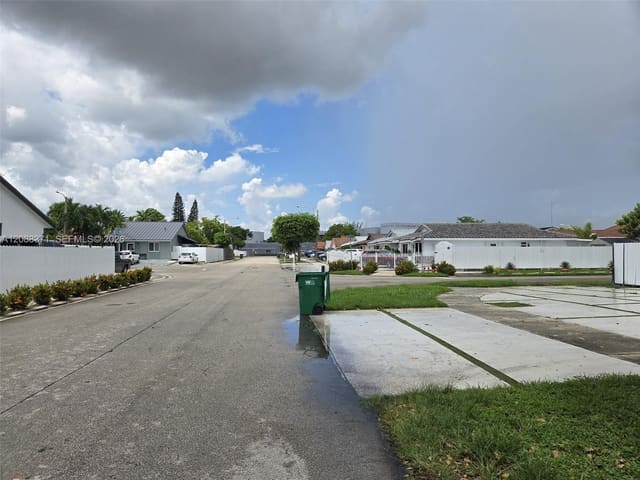 9085 NW 117th Street, Hialeah Gardens, FL 33018