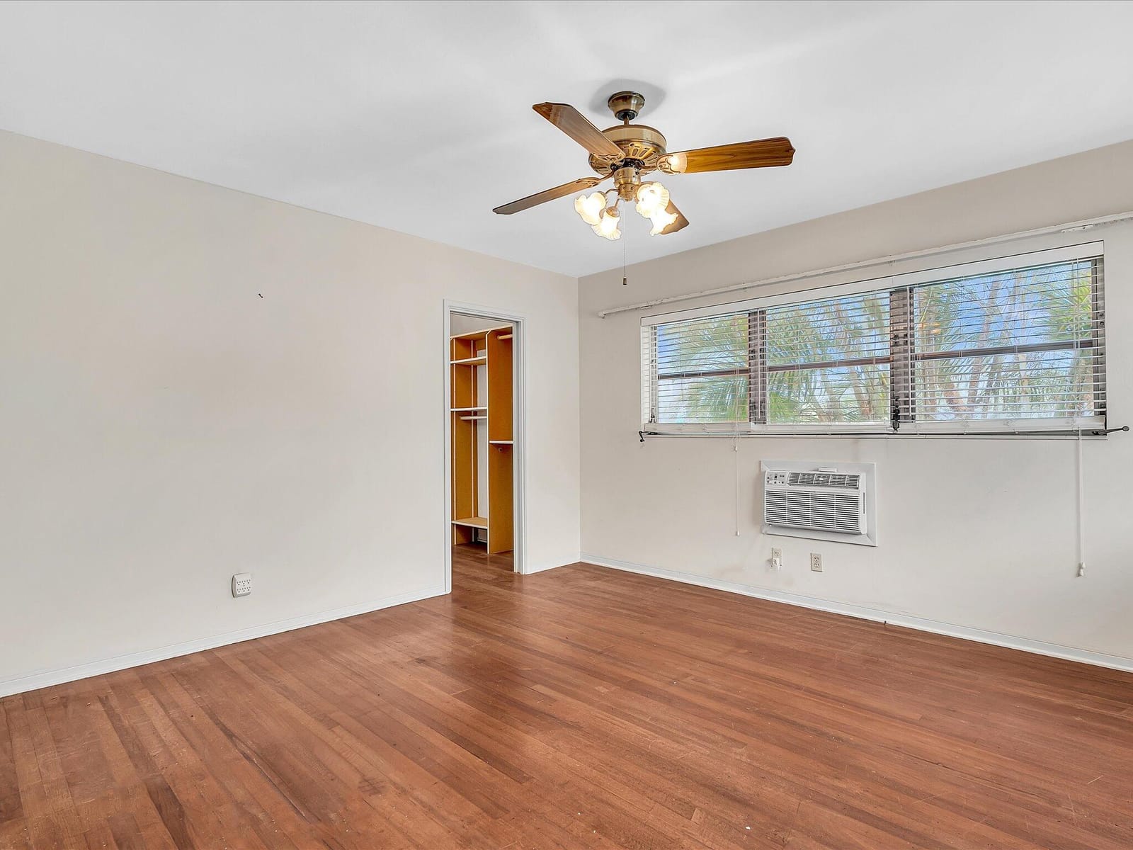 702 S RIVERSIDE Drive — photo 11