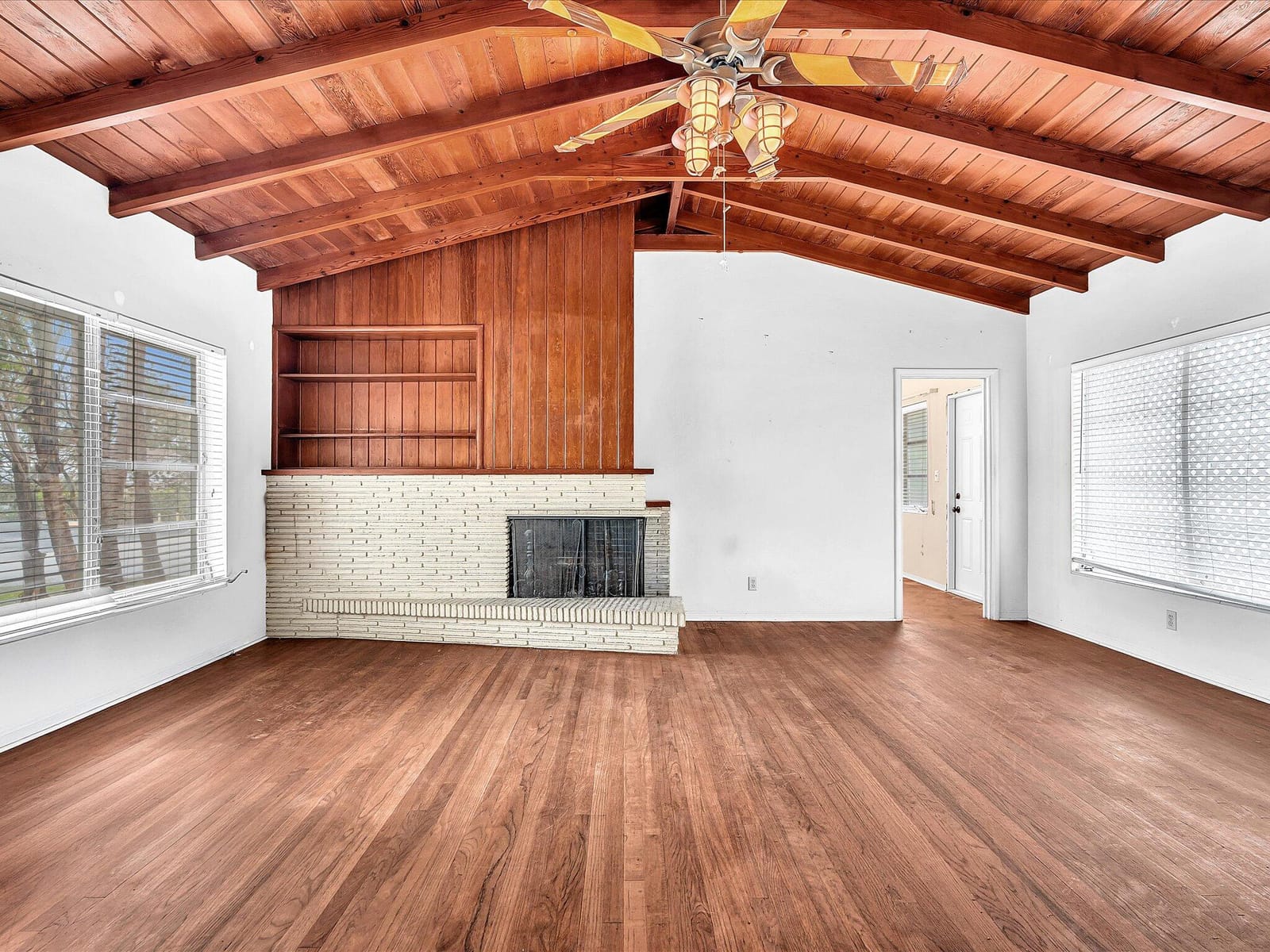 702 S RIVERSIDE Drive — photo 6
