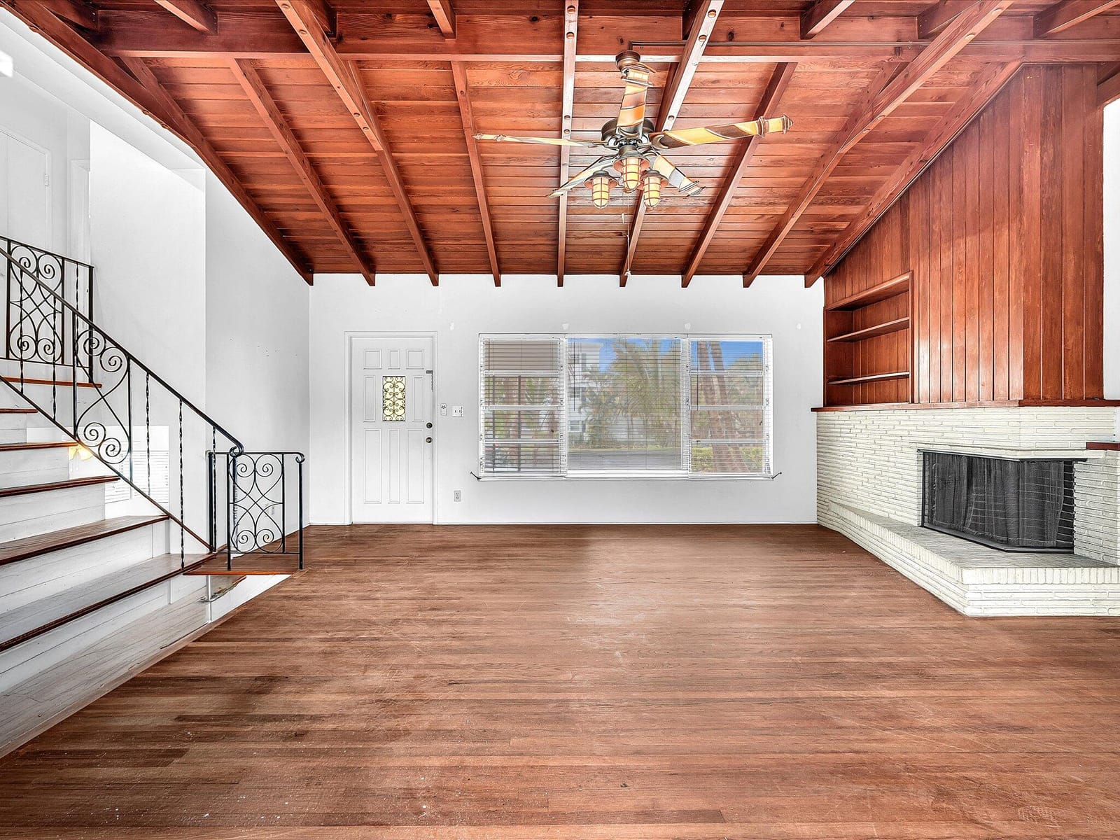 702 S RIVERSIDE Drive — photo 8