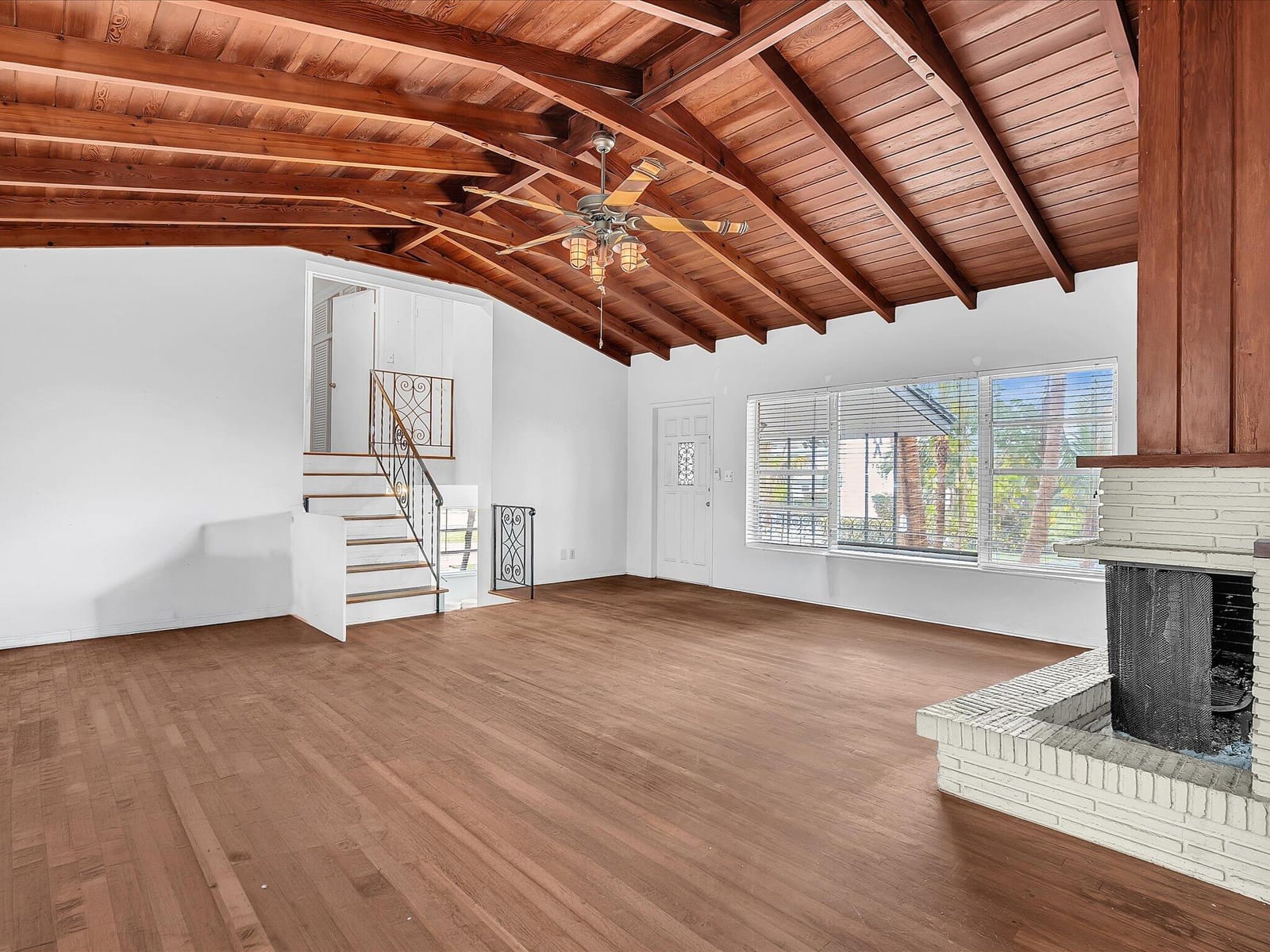 702 S RIVERSIDE Drive — photo 10