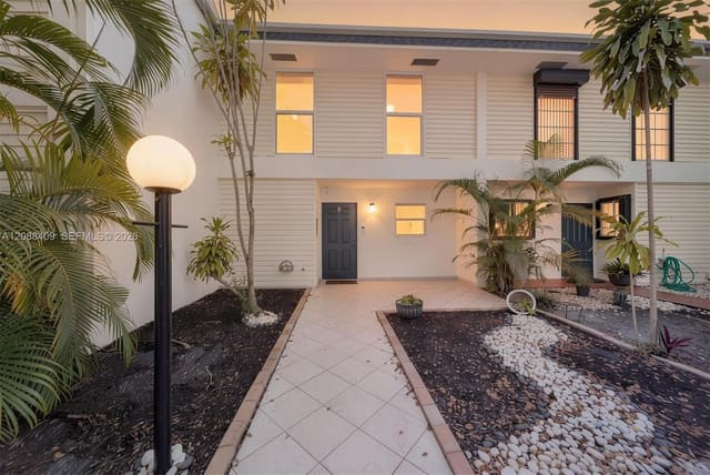 2801 N 34 Avenue, Hollywood, FL 33021