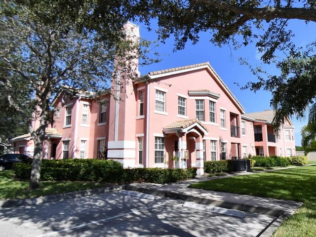 156 SW Peacock Boulevard 29-202, Port St. Lucie, FL 34986