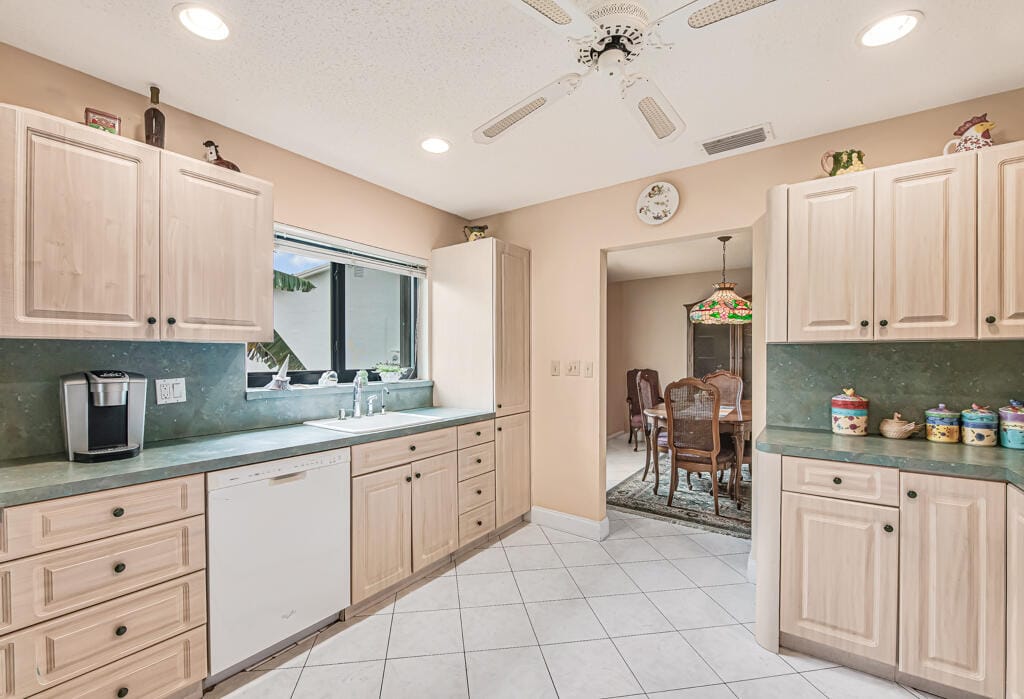10301 GREENBRIAR Court, Boca Raton, FL 33498 photo 19