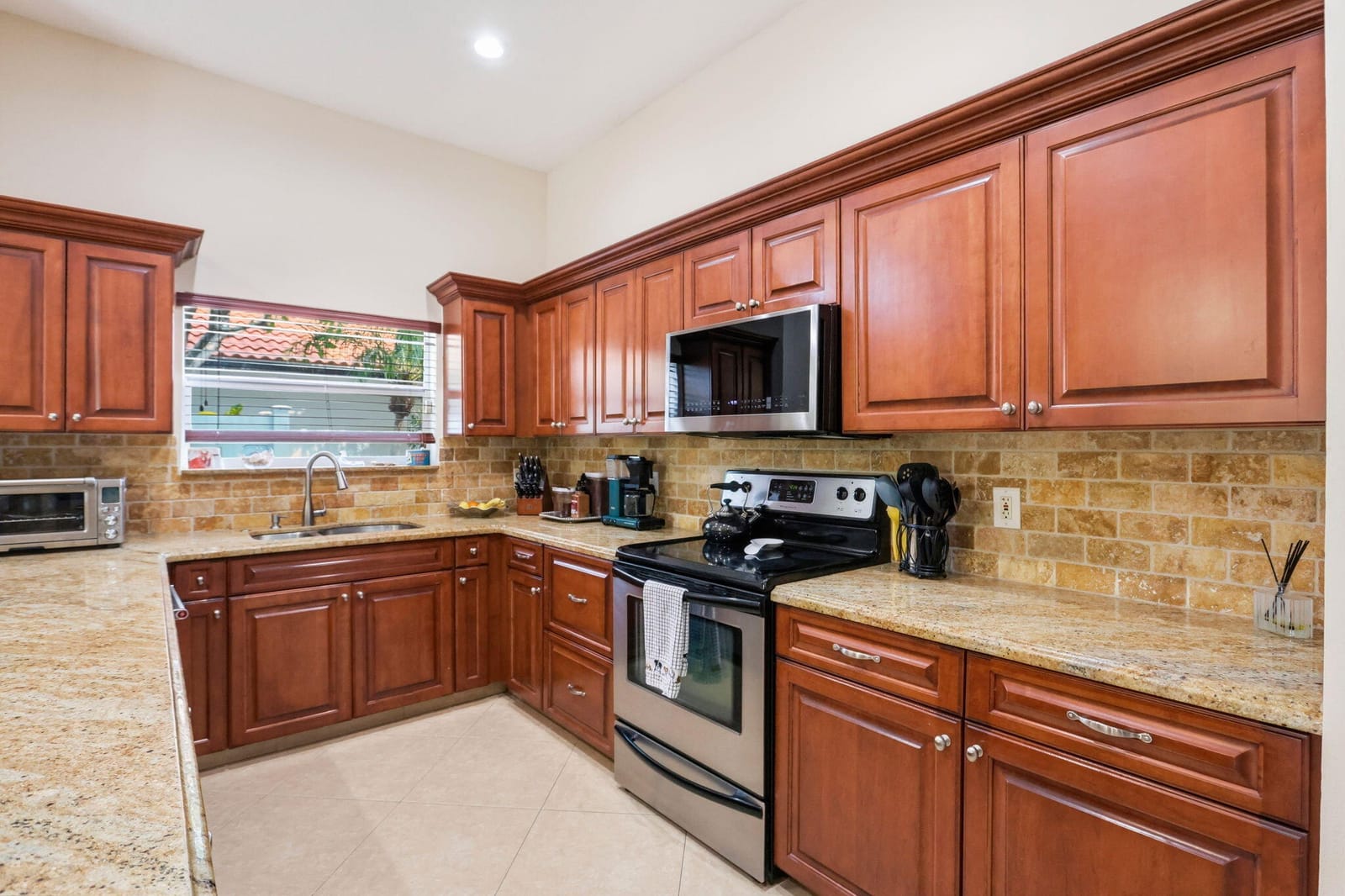 435 MOHAWK Lane, Boca Raton, FL 33487 photo 11