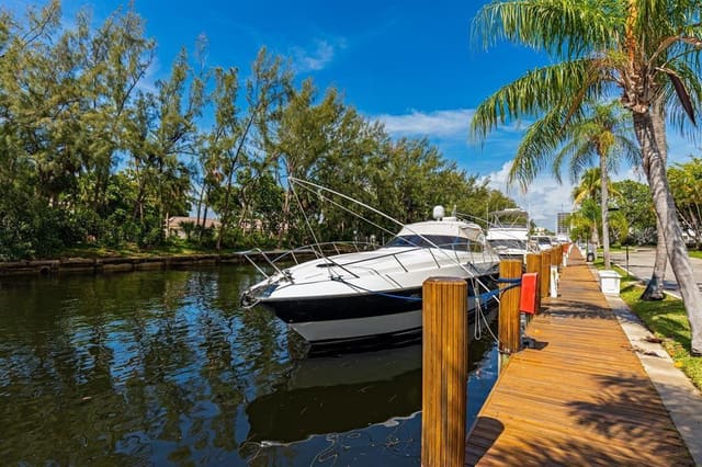 6449 BAY CLUB Drive 4, Fort Lauderdale, FL 33308