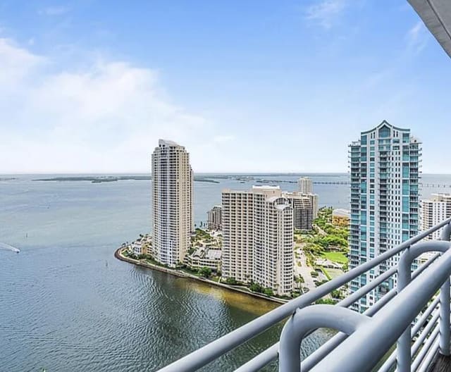 325 S BISCAYNE Boulevard 3926-B, Miami, FL 33131