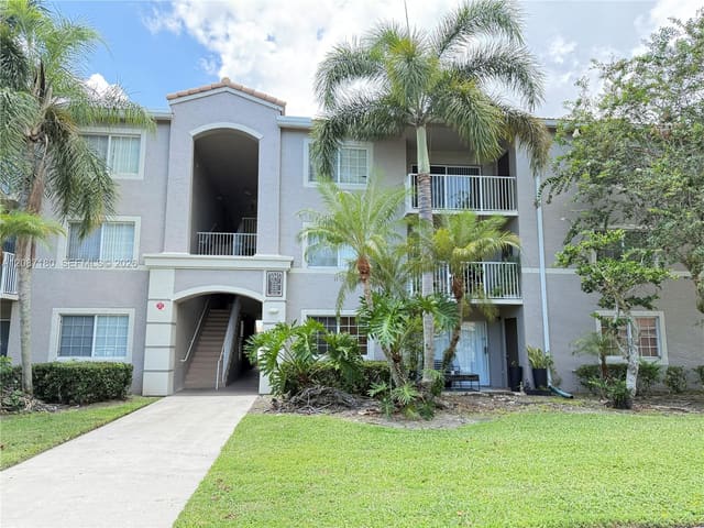 5045 Wiles Road 303, Coconut Creek, FL 33073