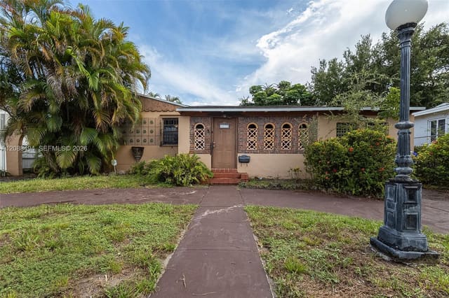 4070 NW 6th Street, Miami, FL 33126
