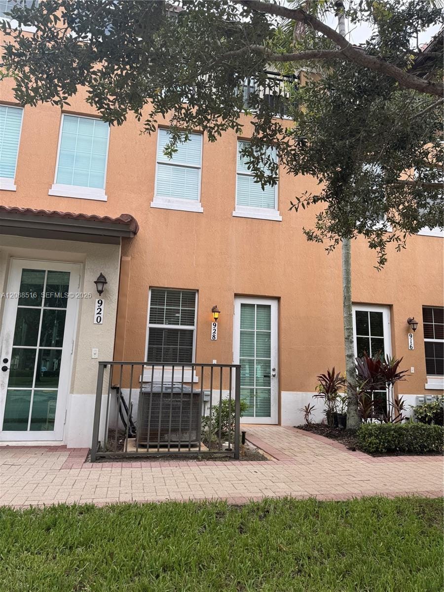 928 SW 147th Avenue 2906, Pembroke Pines, FL 33027 photo 2