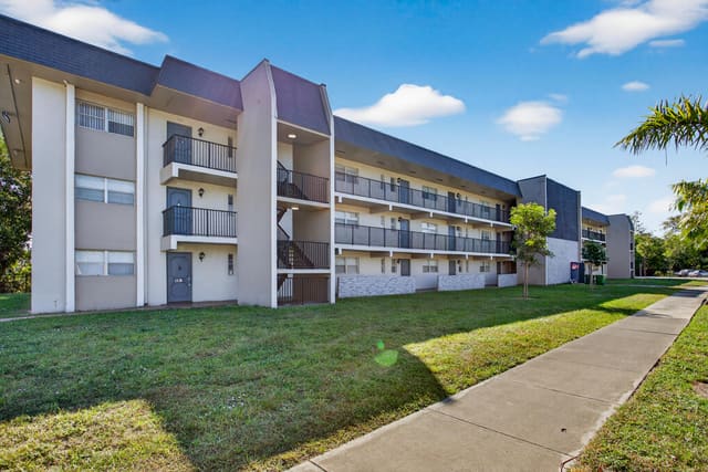 7820 S COLONY Circle S 109, Versailles Gardens Condo, Tamarac, FL