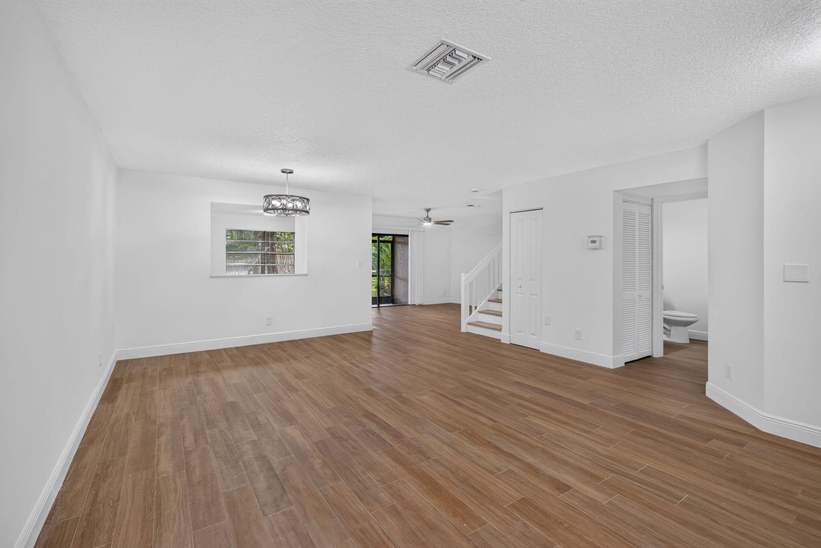 9189 VINEYARD LAKE Drive — photo 2