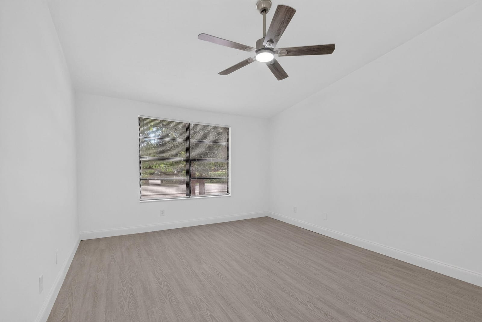 9189 VINEYARD LAKE Drive — photo 12